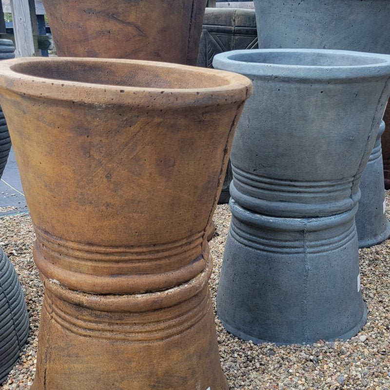 Two pairs of 3-Ring Pots, one in Espresso brown and one in Indigo gray, with 3 deep grooved rings around the base