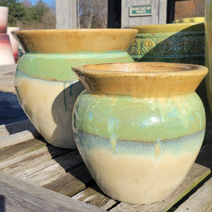 A pair of cream-white to wasabi and brown Contemporary Kettle pots, with size comparison.